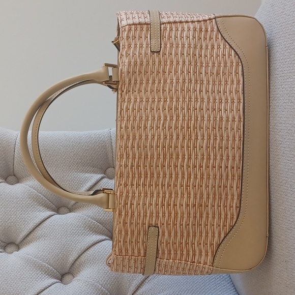 Etienne Aigner Spacious Woven Zippered Bag - Picture 3 of 16